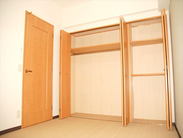 Non-living room. Western-style with a storage capacity