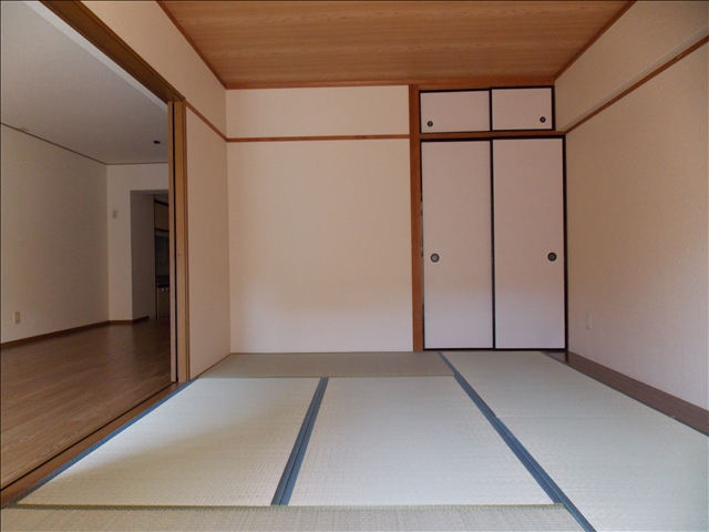 Other room space. Also calm Japanese-style room. 