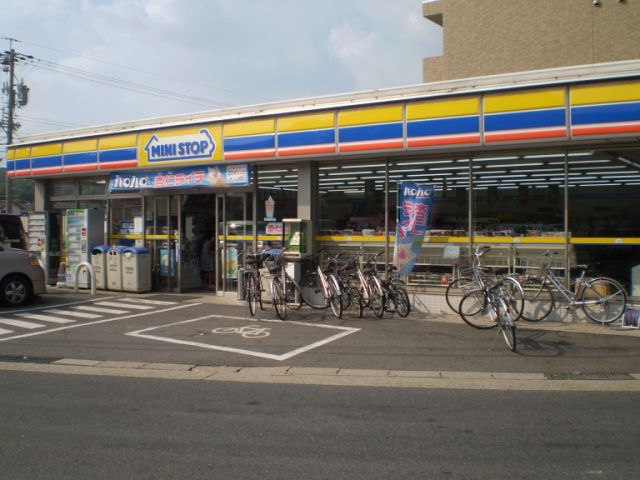 Convenience store. MINISTOP up (convenience store) 480m