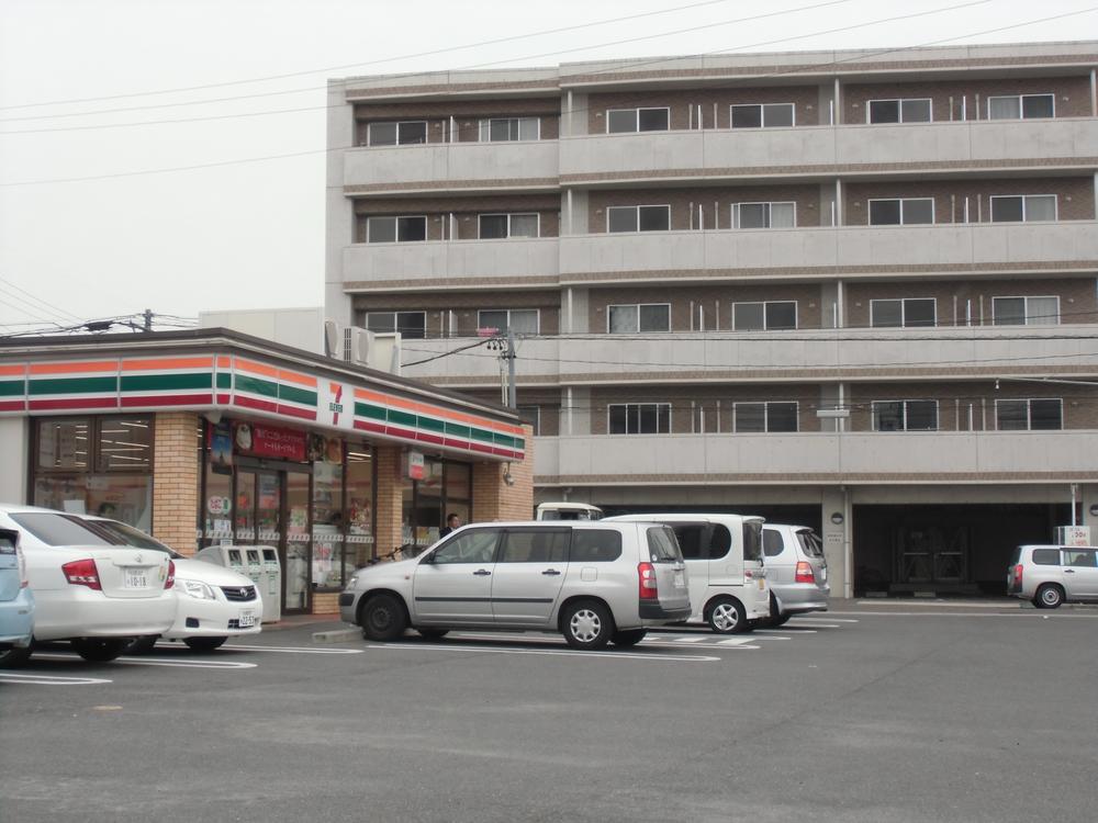 Convenience store. 670m to Seven-Eleven Nagoya Ishiyakushi shop