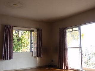 Living. Southeast Corner Room. It is very bright.