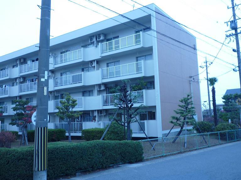 Local appearance photo. Local (12 May 2013) Shooting