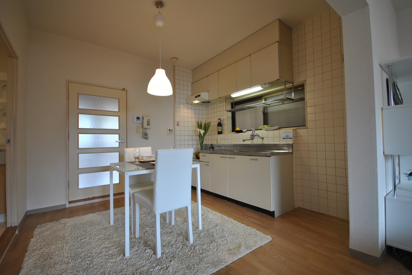 Kitchen. With window