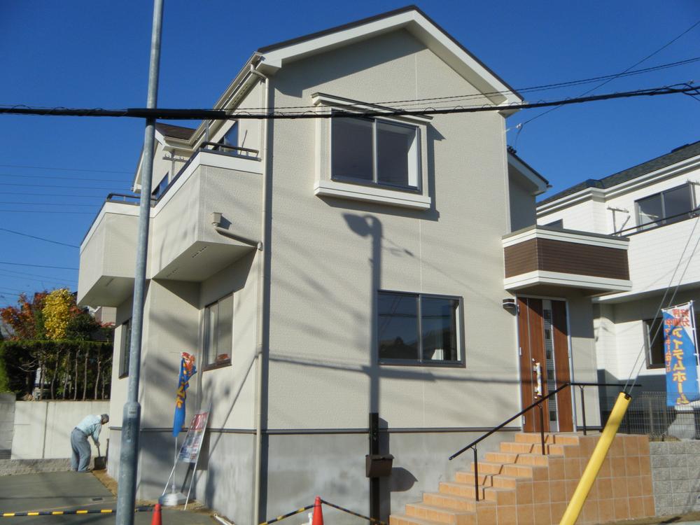 Local appearance photo. Building 2