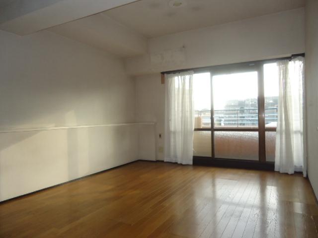 Living. Indoor (12 May 2013) Shooting