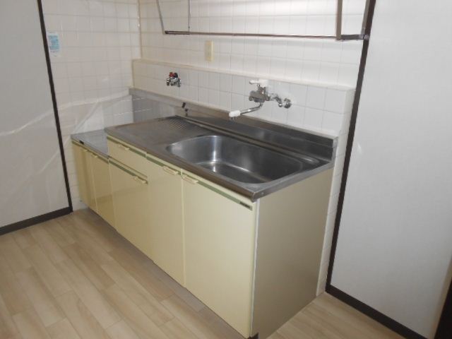 Kitchen. Gas stove can be installed