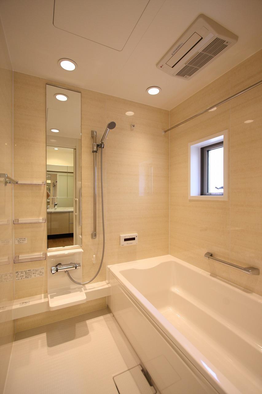 Bathroom. It was to a certain impression of bright and clean feeling of using a panel of marble.