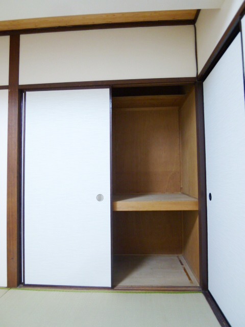 Receipt. Japanese-style room closet