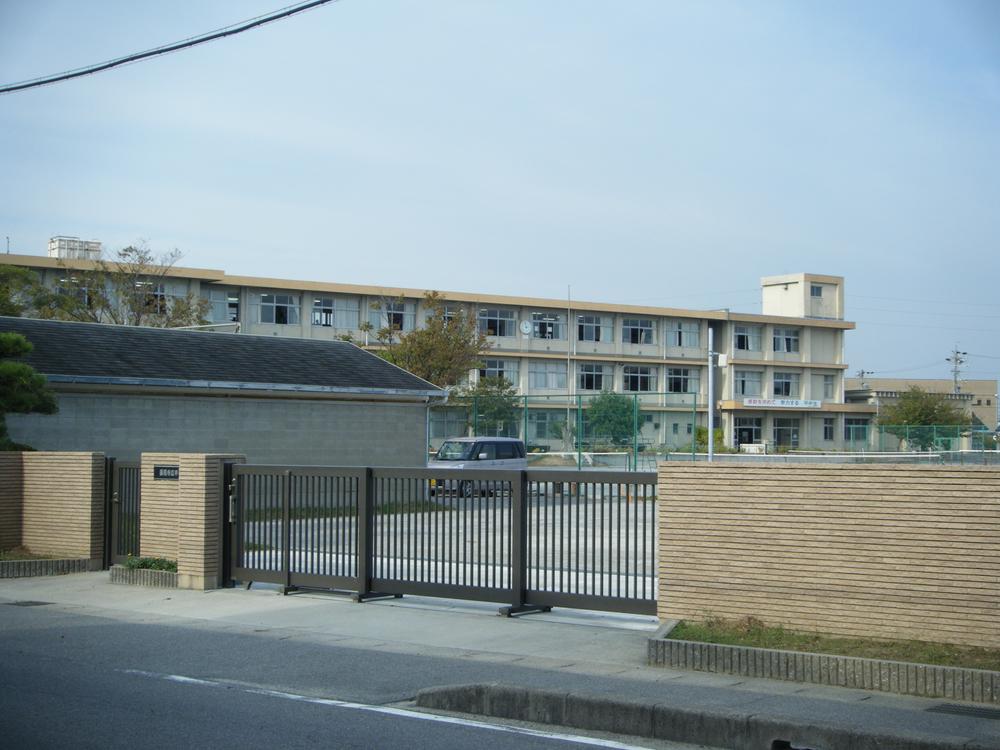 Junior high school. Hirasaka 1460m until junior high school