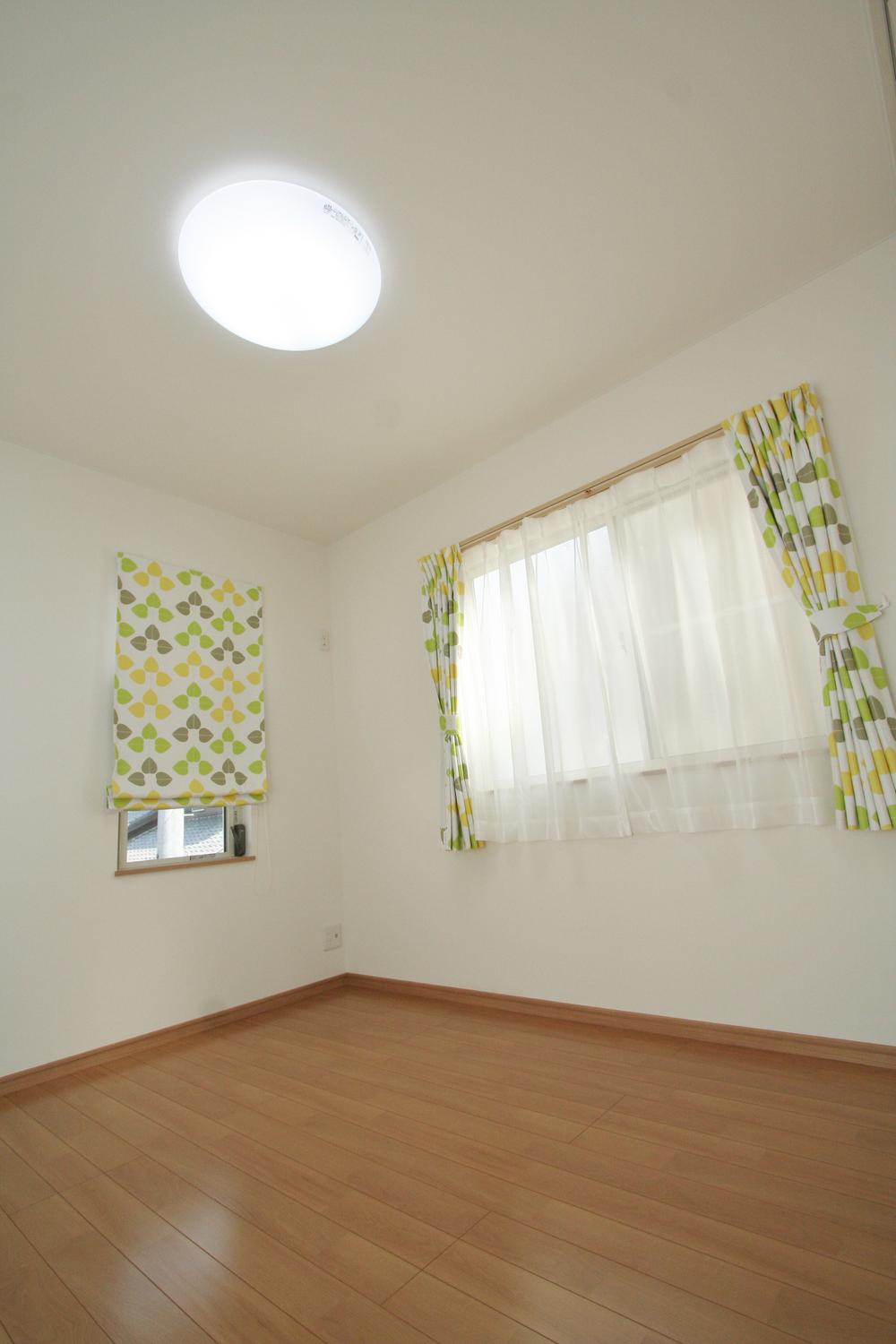 Non-living room. Children's room. All rooms lighting ・ With curtain. 