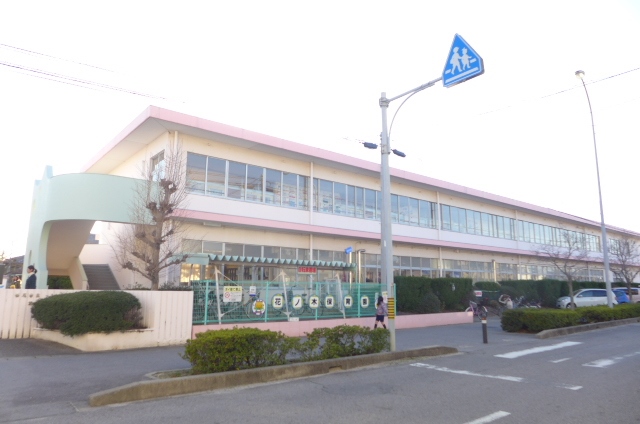kindergarten ・ Nursery. Hananoki nursery school (kindergarten ・ 490m to the nursery)