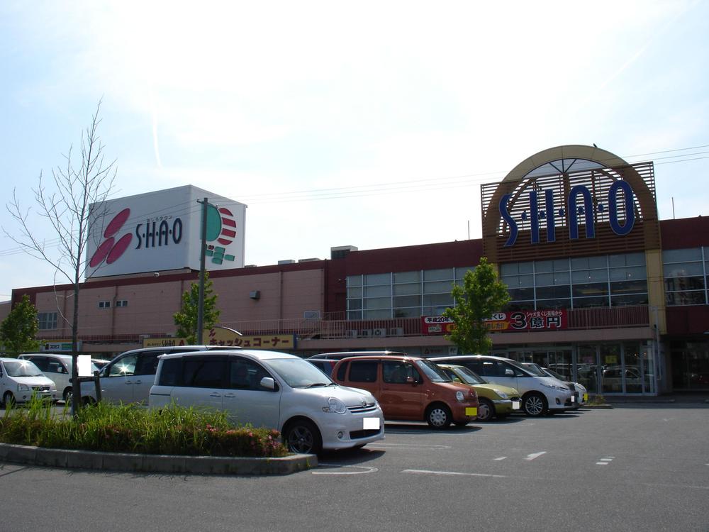 Shopping centre. Castle until Town Xiao 880m