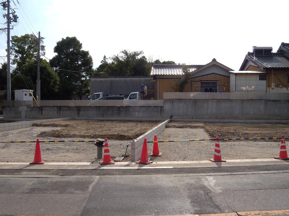 Local photos, including front road. Local (10 May 2013) Shooting