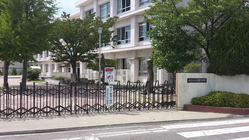Primary school. Hananoki until elementary school 750m