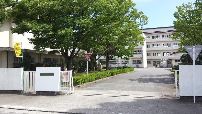 Junior high school. 1700m to Nishio junior high school