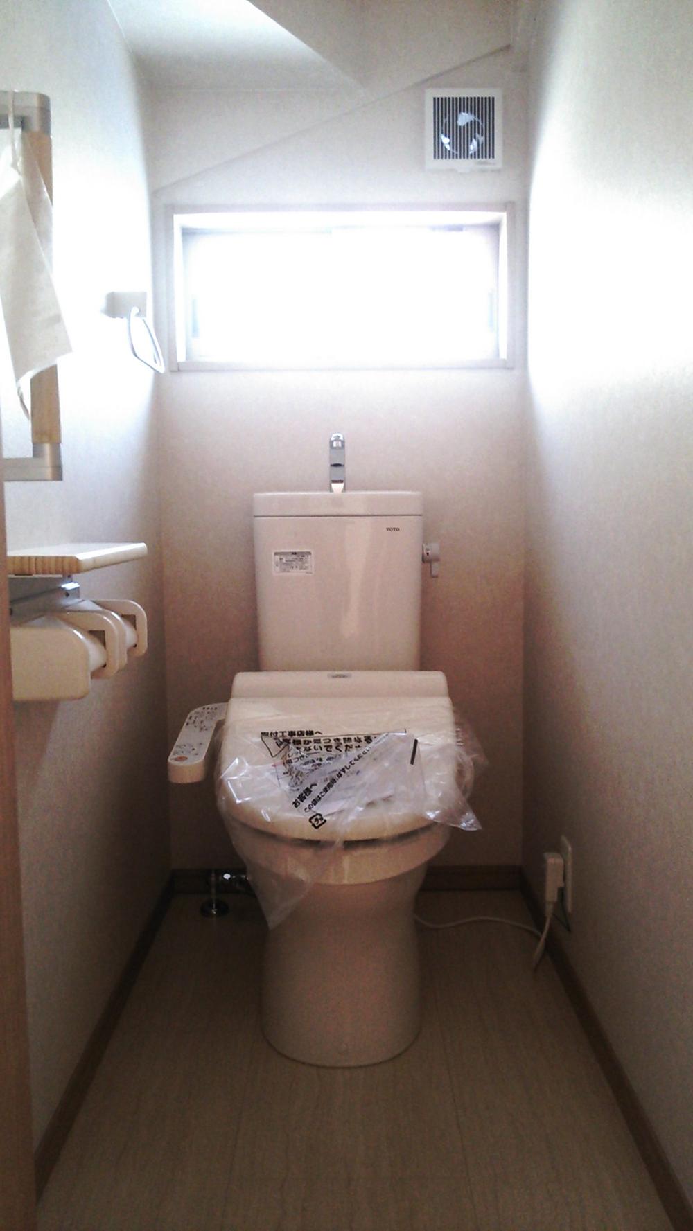 Toilet. Local (November 24, 2013) Shooting