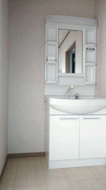 Wash basin, toilet. Local (November 24, 2013) Shooting
