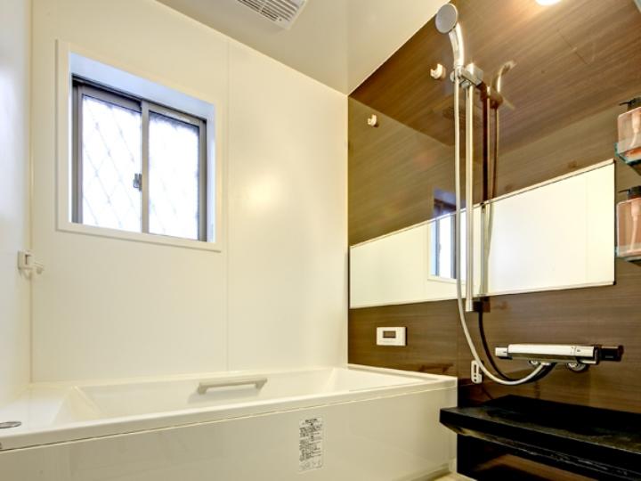 Bathroom. Bathroom modern atmosphere in which the white tones. Heals tired of comfortable spacious daily. 