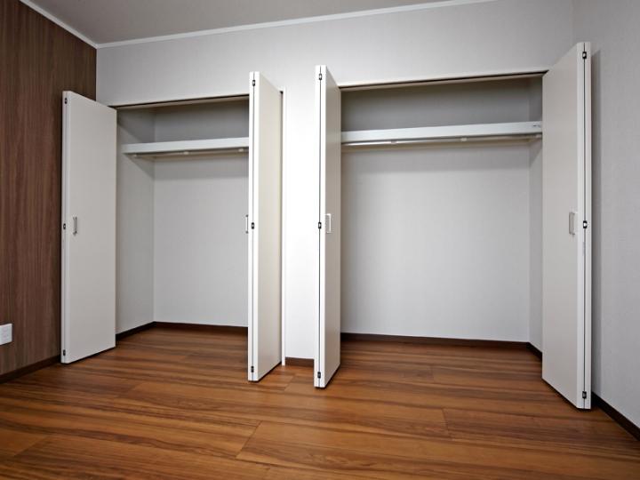 Receipt. Western-style double closet. Because it is two provided, And it ensures you do not worry about the storage! 
