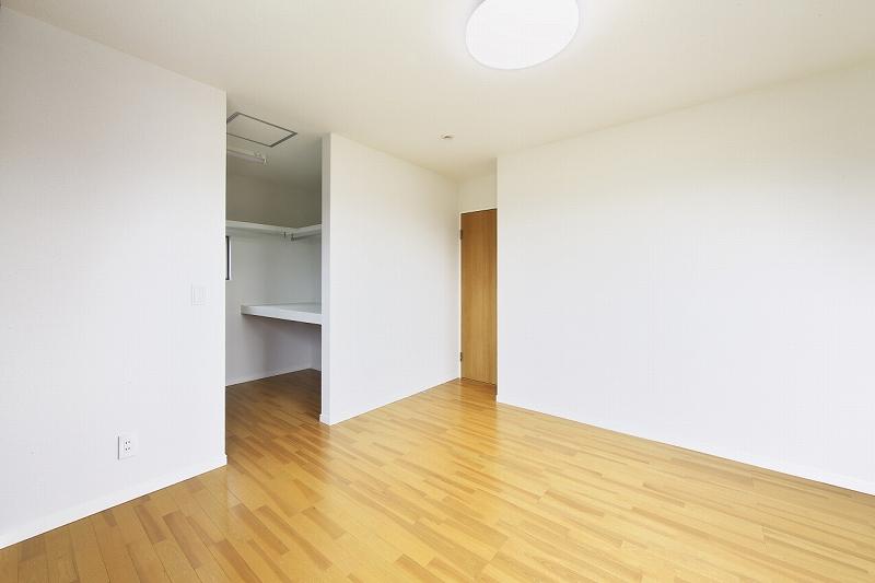 Other introspection. (No.1) plenty master bedroom walk-in closet