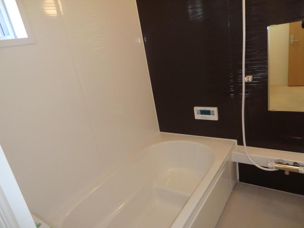 Bathroom. Indoor (September 2013) Shooting In mind and body a reward named "relaxation". Peace of mind, safety, The pursuit of comfort "Smile floor". Less likely to be slipping in wet conditions, It is safe for small children and the elderly.
