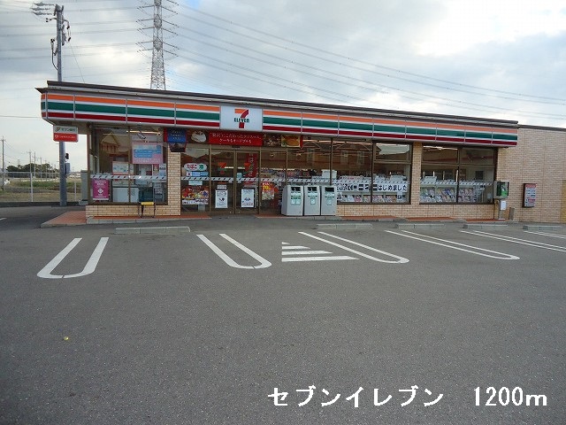 Convenience store. Seven-Eleven Nishio crowded the town store (convenience store) up to 1200m
