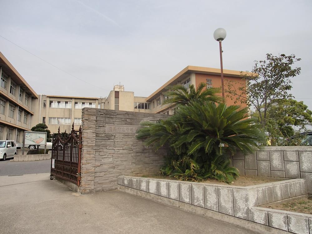 Junior high school. 1350m until Nishio Municipal Hirasaka junior high school