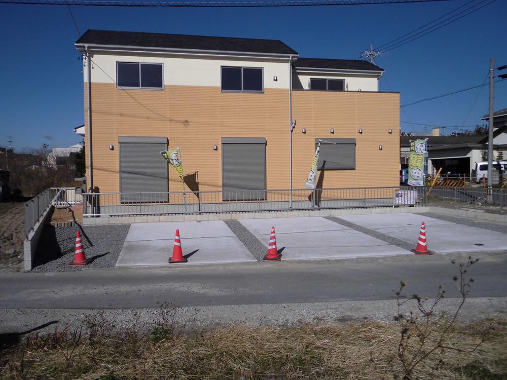 Local photos, including front road. Local appearance photo December 2013 25 days shooting * quiet and green living environment! * Car space parallel three PARKING! * Hebel power board of the house!  ◆  ◆ "Dwelling looking Campaign" held in!  For more information Please contact us!  ◆  ◆ 