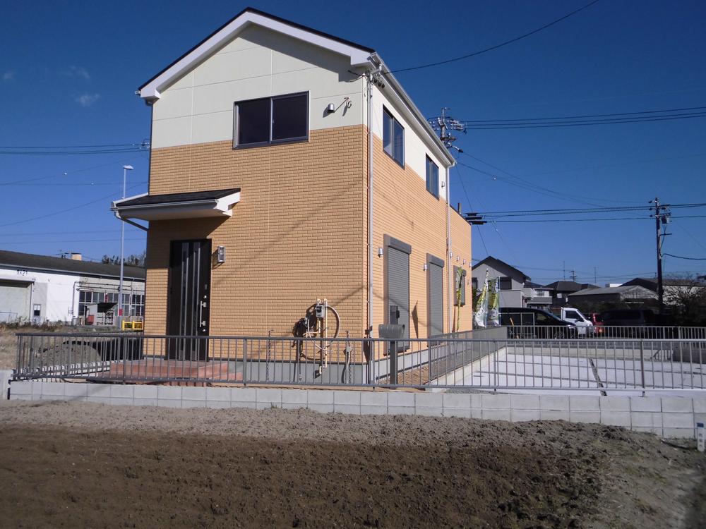 Entrance. Local appearance photo