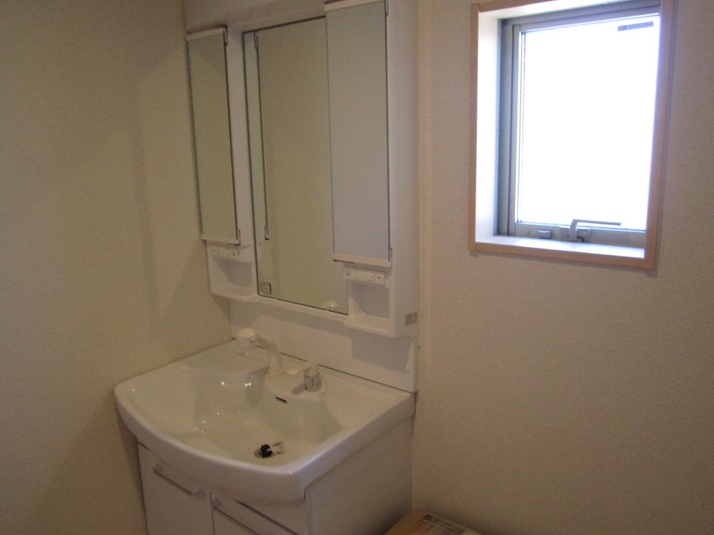 Wash basin, toilet. Wash