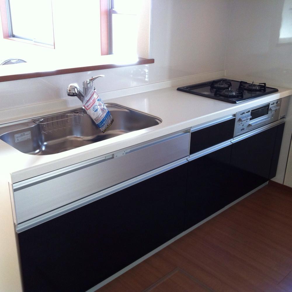 Kitchen. Three-necked stove, Face-to-face kitchen