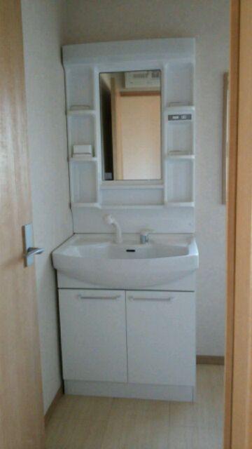 Wash basin, toilet. Indoor (November 24, 2013) Shooting