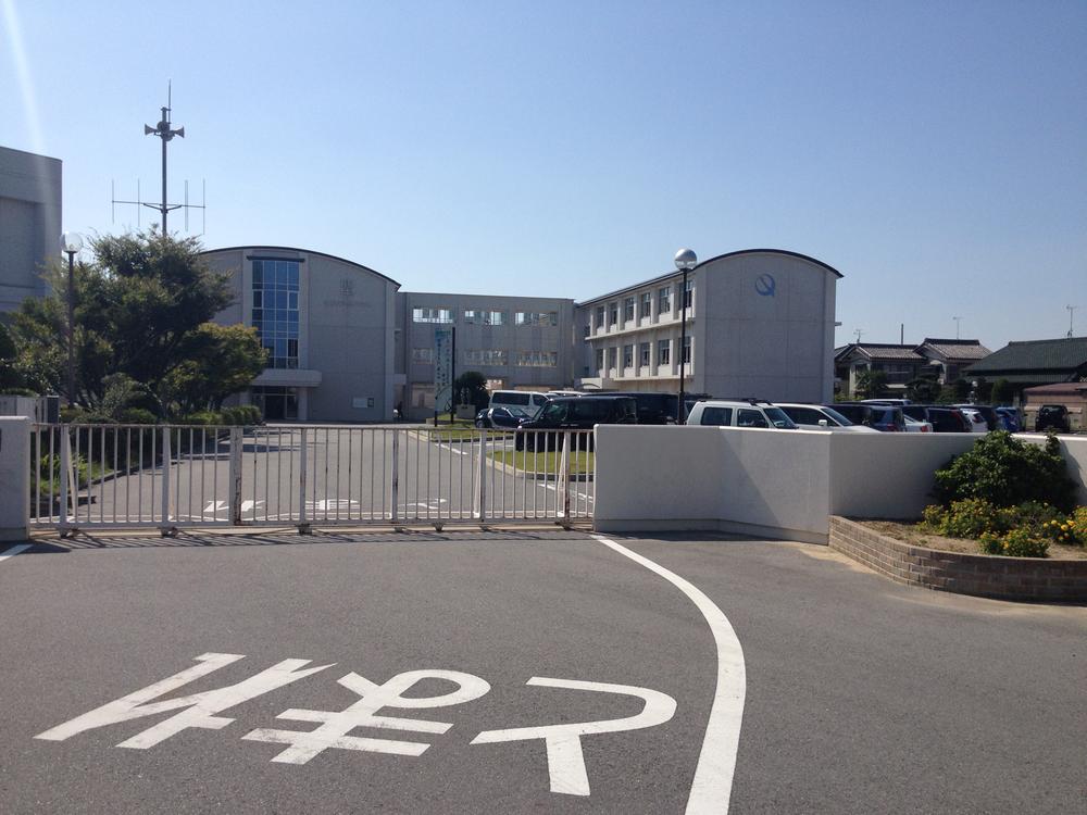Junior high school. 1046m until Nishio Municipal Tsurugi junior high school