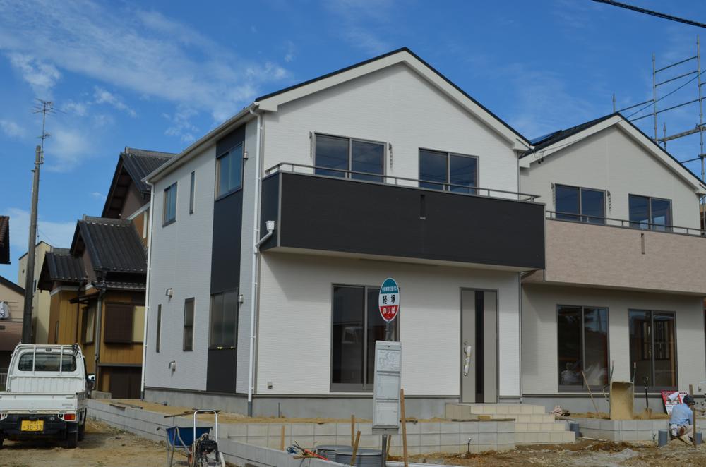 Local appearance photo. 1 Building