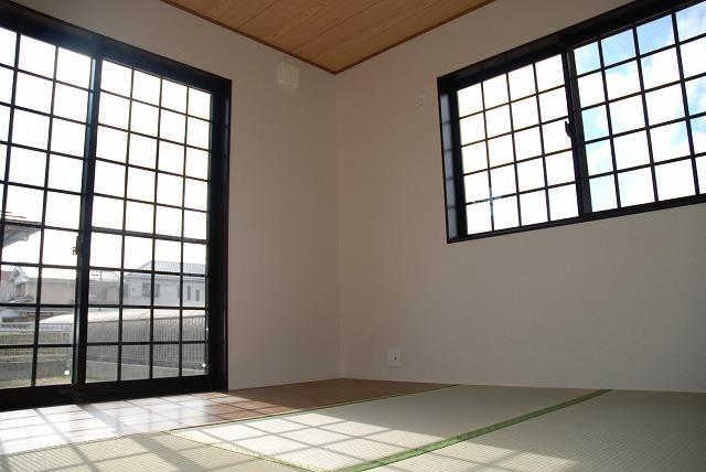 Non-living room. Japanese-style plug bright light.