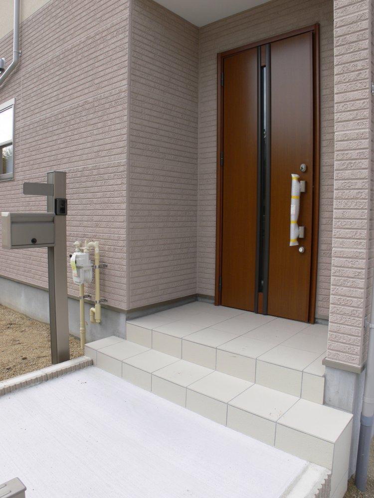 Entrance. Recent entrance door opened and closed a very quiet smooth. And also there is atmosphere design of the door. 
