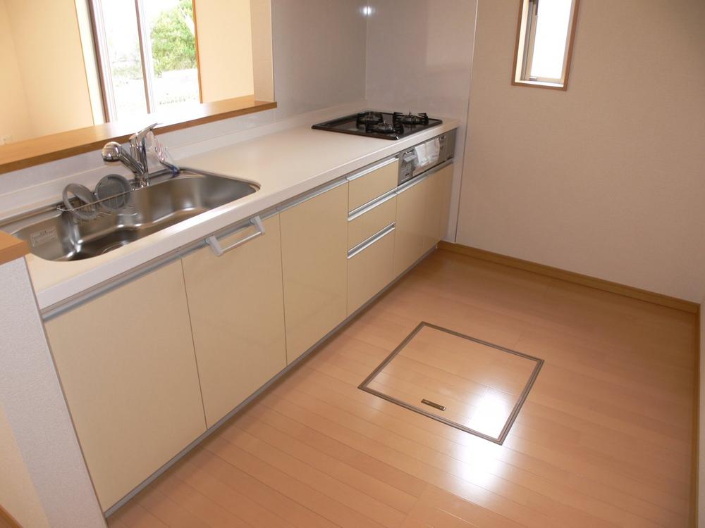 Kitchen. Popular face-to-face kitchen. It is actually the family help me to aggressively clean up, I popularity of reason. 