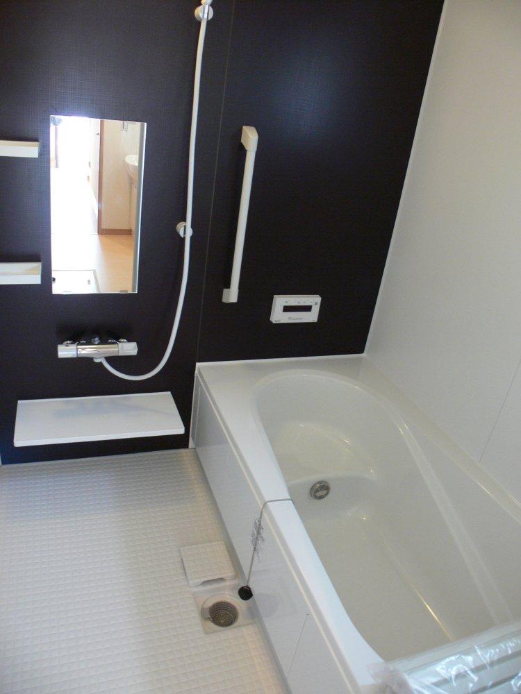 Bathroom. Because it is a bathroom with a bathroom heating dryer, You can also dry a little laundry. Winter is Pokkapoka Heating. 