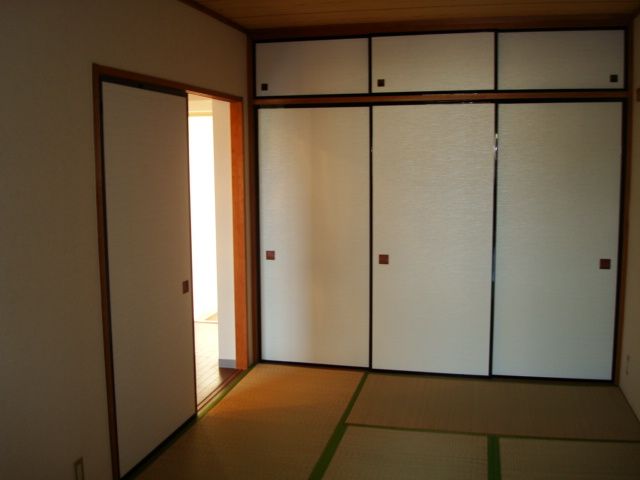 Living and room. Japanese-style room has warm. 