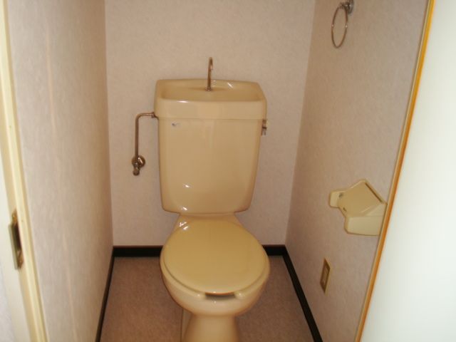 Toilet. Toilet. 