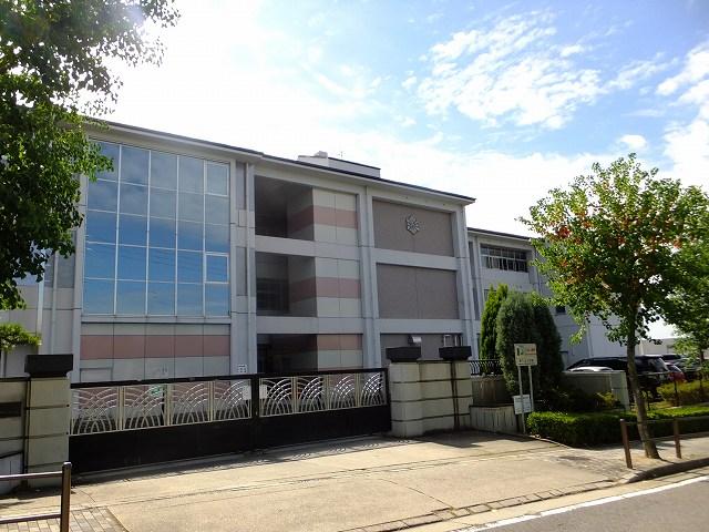 Primary school. Kaguyama elementary school (about 150m)