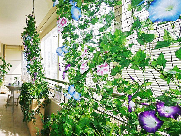 balcony ・ terrace ・ Private garden.  [Green curtain hook] Set up a green curtain hooks "green curtain" can build ( ※ There management contract for use of balcony. Net and the purchase of the plant will be borne by the resident. Rendering)