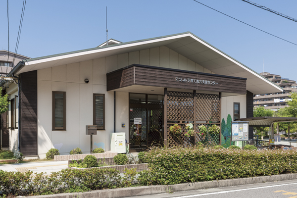 Surrounding environment. Nissin child care synthesis support center (11 minutes' walk ・ About 880m)