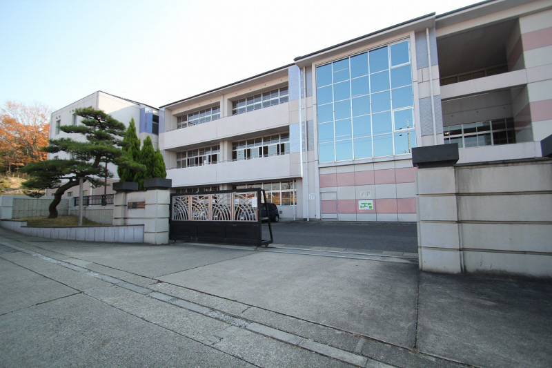 Primary school. Kaguyama up to elementary school (elementary school) 290m