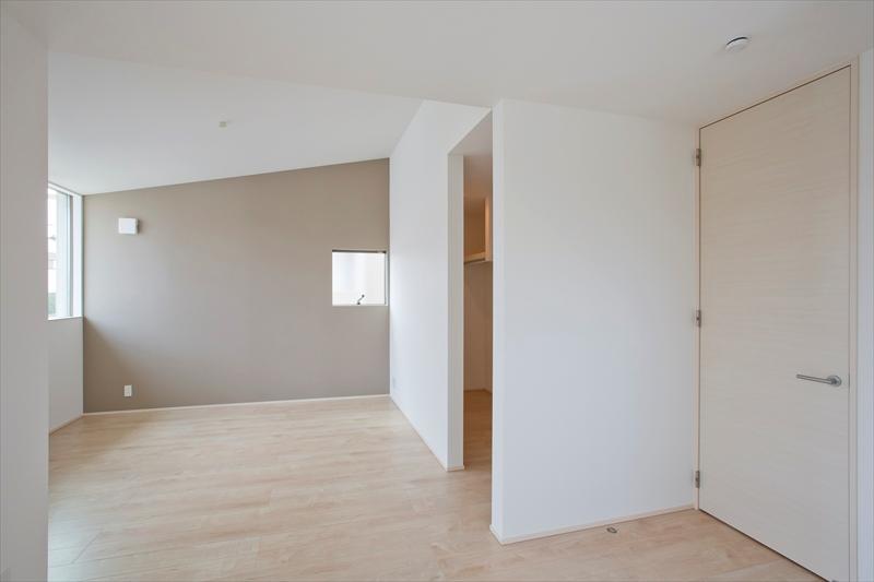 Non-living room. Building A Master Bedroom We used the accent cross the color of calm in the open bedroom with a gradient ceiling.