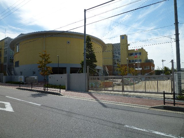 Primary school. Akaike 50m up to elementary school (elementary school)