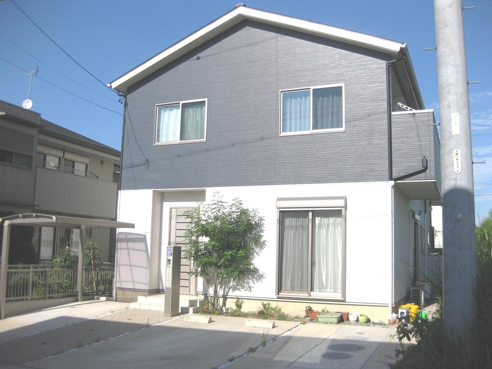 Local appearance photo. Heisei 21 years new construction. 4LDK, Building area 129.17 sq m (39.07 square meters) ・ In south-facing day is good! Parking, 3 units can be! Road also widely, It will be parked comfortably.