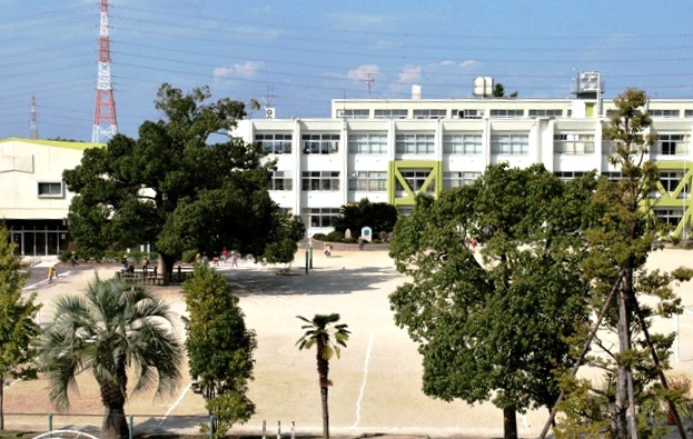 Primary school. Nisshin Municipal Nishi Elementary School 1008m until the (elementary school)
