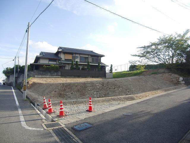 Local land photo. A quiet residential area