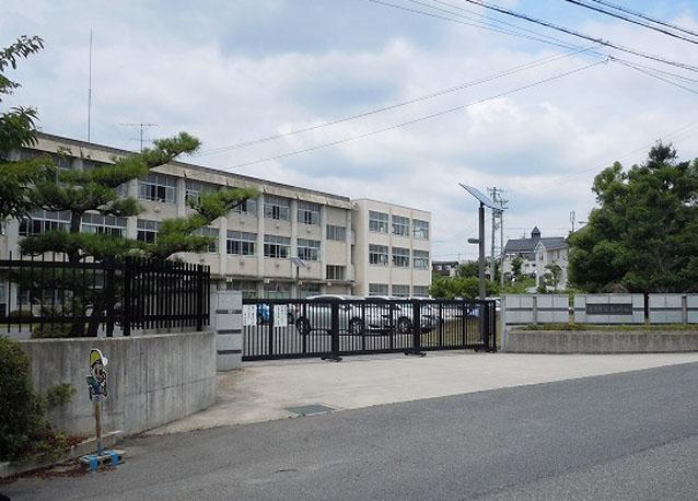 Primary school. Nisshin Minami to elementary school 1430m